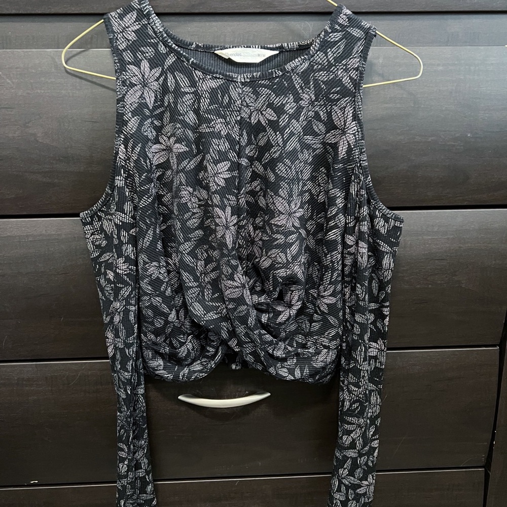 BUNDLE DEAL! ✨ Bluenotes cropped top